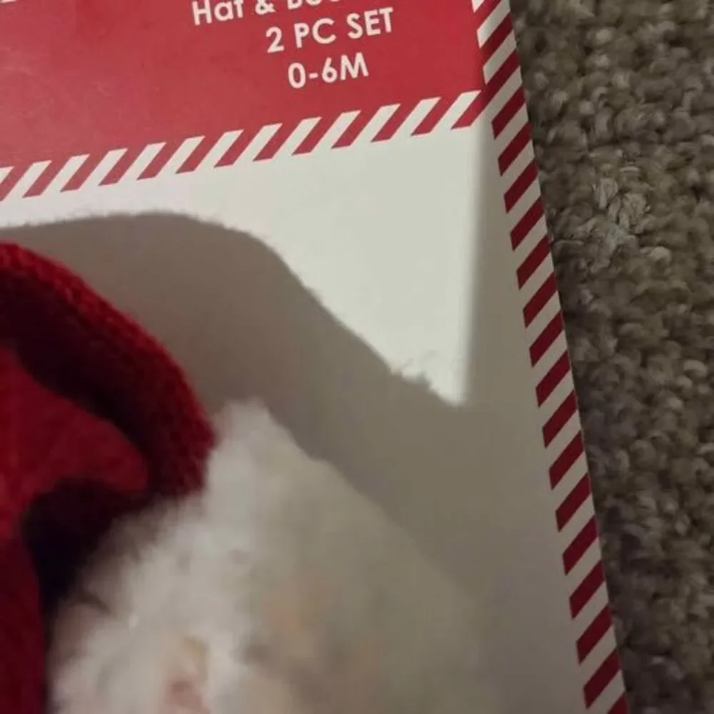 Baby holiday hat & bootie set, santa toy - Picture 3 of 6